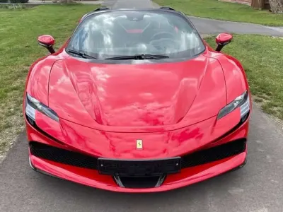 Usata Ferrari SF90 780 CV (573 kW) 2024 Cabrio