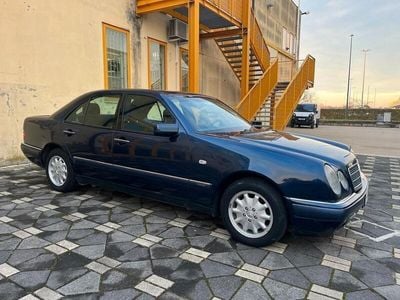 Mercedes E200