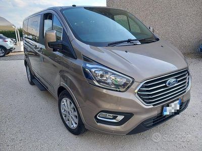 Usata Ford Tourneo Titanium 131 CV (96 kW) 2018 Marrone Monovolume