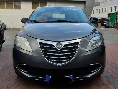 Usata Lancia Ypsilon Silver 69 CV (50 kW) 2011 Grigio Utilitaria
