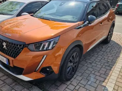 Usata Peugeot 2008 GT 155 CV (114 kW) 2019 Arancione SUV