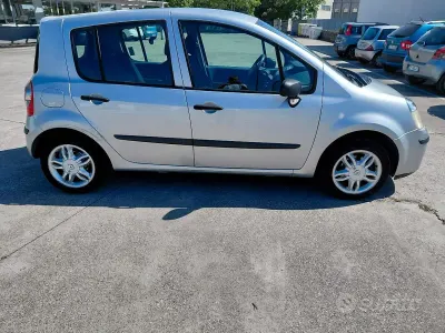 Usata Renault Modus 75 CV (55 kW) 2007 Grigio Monovolume