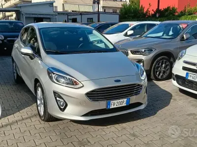 Usata Ford Fiesta 86 CV (63 kW) 2019 Grigio Utilitaria