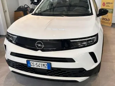 Usata Opel Mokka Edition 136 CV (100 kW) 2024 Bianco SUV