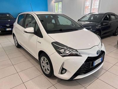 Begagnad Toyota Yaris Hybrid Business Edition 73 HK (53 kW) 2020 Vit Sedan