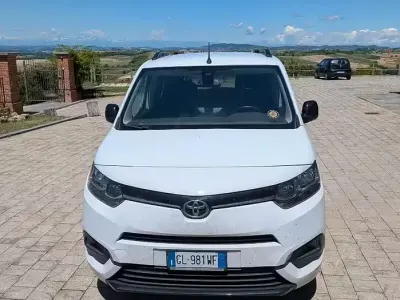 Usata Toyota Proace City City 110 CV (80 kW) 2023 Bianco Monovolume