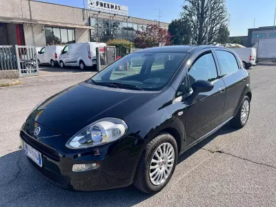 Usado Fiat Punto Street 95 CV (69 kW) 2018 Negro Utilitario