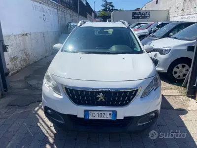 Usata Peugeot 2008 Access 82 CV (60 kW) 2016 Bianco SUV