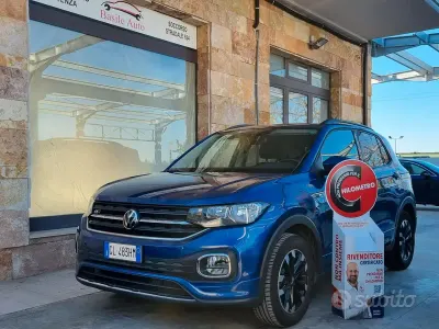 Usado VW T-Cross R-line 95 CV (69 kW) 2022 Azul SUV