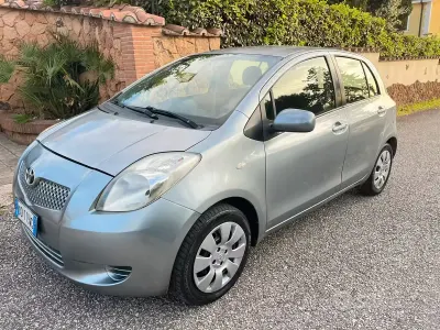 Begagnad Toyota Yaris 68 HK (50 kW) 2006 Halvkombi