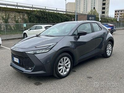 Usata Toyota C-HR Active 140 CV (102 kW) 2024 Grigio SUV