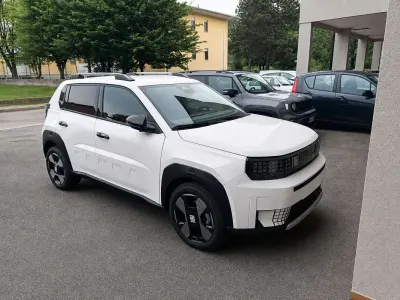 Nuova Fiat Grande Panda La Prima 101 CV (74 kW) 2025 Utilitaria