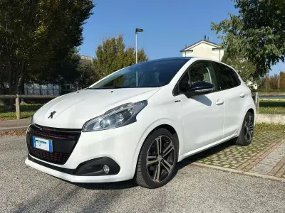 Usata Peugeot 208 GT-line 102 CV (75 kW) 2018 Bianco Utilitaria