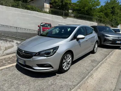 Usata Opel Astra Innovation 160 CV (117 kW) 2017 Argento Berlina