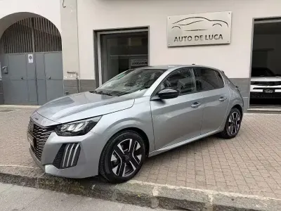 Usata Peugeot 208 Allure 100 CV (73 kW) 2026 Grigio Utilitaria