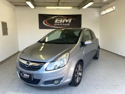 Usata Opel Corsa Edition 75 CV (55 kW) 2010 Grigio Utilitaria