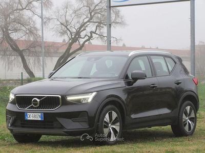Black solid Usata 2022 Volvo XC40 Core SUV | 25.500 € (Buon prezzo)