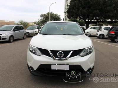 Usata Nissan Qashqai Tekna 130 CV (95 kW) 2015 Bianco SUV