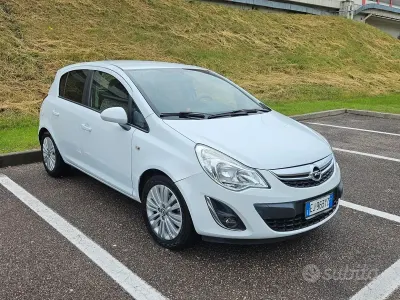 Usata Opel Corsa 75 CV (55 kW) 2011 Bianco Utilitaria