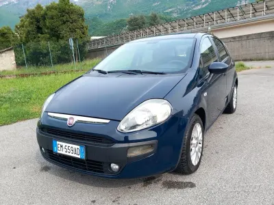 Usata Fiat Punto Lounge 69 CV (50 kW) 2012 Blu Utilitaria