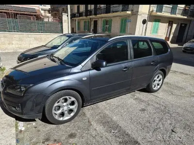 Usata Ford Focus Style 90 CV (66 kW) 2007 Grigio Station wagon