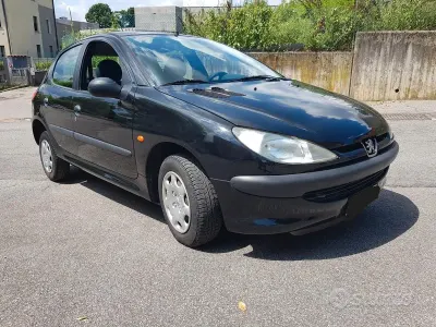 Usata Peugeot 206 75 CV (55 kW) 1998 Nero Utilitaria
