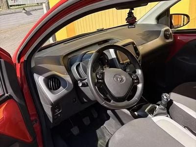 Usata Toyota Aygo X-clusiv 69 CV (50 kW) 2017 Rosso Utilitaria