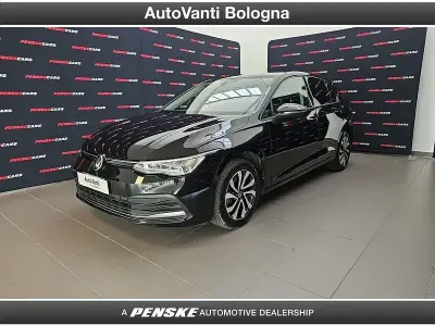 Usata VW Golf VIII Active 116 CV (85 kW) 2022 Nero Utilitaria