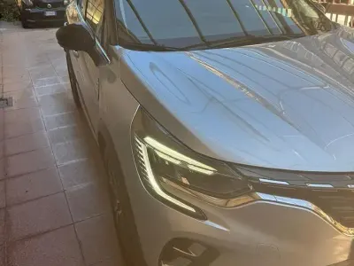 Usata Renault Captur Techno 101 CV (74 kW) 2023 Grigio SUV