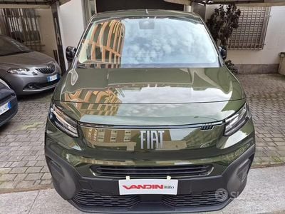 Nouvelle Fiat Doblò 130 ch (95 kW) 2025 Vert Monospace