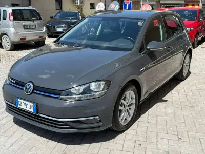 Usata VW Golf VIII Business 131 CV (96 kW) 2020 Grigio Berlina