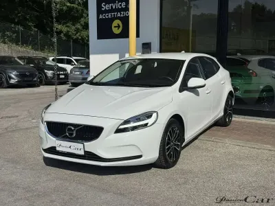 Usata Volvo V40 Business Edition 120 CV (88 kW) 2019 Bianco Berlina