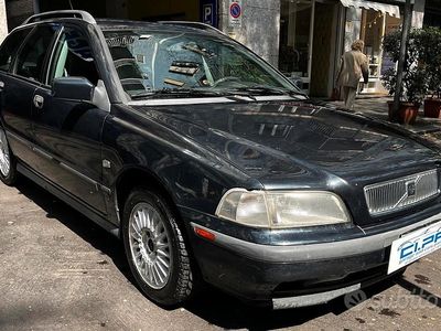 Usata Volvo V40 140 CV (102 kW) 1997 Nero Station wagon