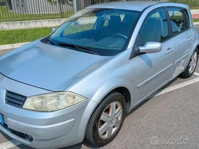 Usata Renault Mégane 111 CV (81 kW) 2005 Grigio Berlina