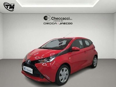 Usata Toyota Aygo X-play 69 CV (50 kW) 2015 Rosso Utilitaria