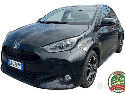 Usata Toyota Yaris Hybrid Lounge 92 CV (67 kW) 2021 Nero Berlina