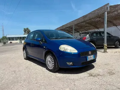 Usata Fiat Grande Punto Dynamic 90 CV (66 kW) 2009 Bluazzurro Utilitaria