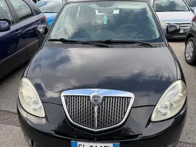 Usata Lancia Ypsilon 75 CV (55 kW) 2012 Nero Utilitaria