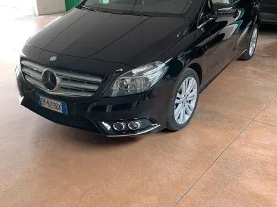 Usata Mercedes B180 Executive 90 CV (66 kW) 2013 Nero Utilitaria