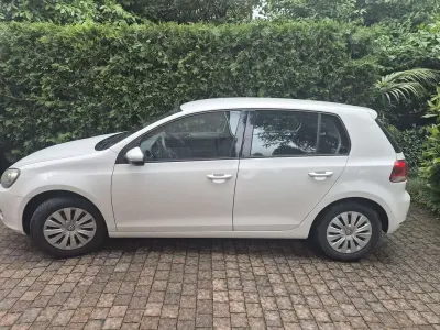 Usata VW Golf VI United 80 CV (58 kW) 2011 Bianco Utilitaria