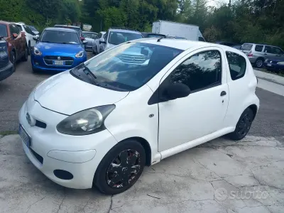 Usata Toyota Aygo 68 CV (50 kW) 2011 Bianco Utilitaria