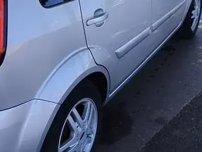 Usata Ford Fiesta Ghia 68 CV (50 kW) 2007 Grigio Utilitaria