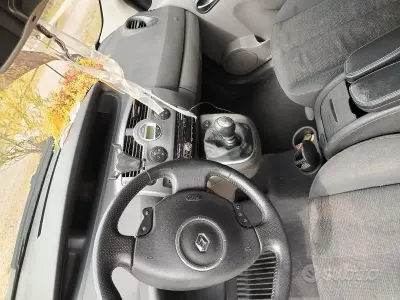 Usata Renault Scénic 105 CV (77 kW) 2002 Grigio Monovolume