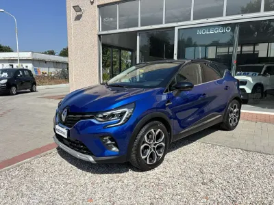 Usata Renault Captur Techno 101 CV (74 kW) 2023 Blu/azzurro SUV