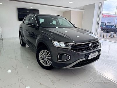 Usata VW T-Roc Life 150 CV (110 kW) 2022 Gray SUV