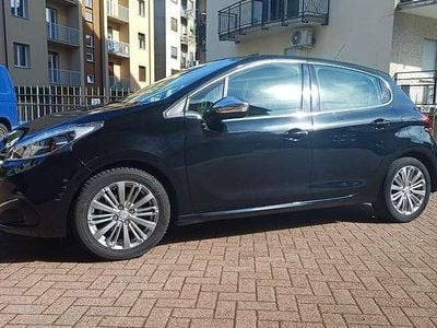 Usata Peugeot 208 Allure 83 CV (61 kW) 2019 Nero Utilitaria