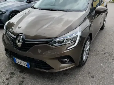 Usata Renault Clio 86 CV (63 kW) 2020 Marrone Utilitaria