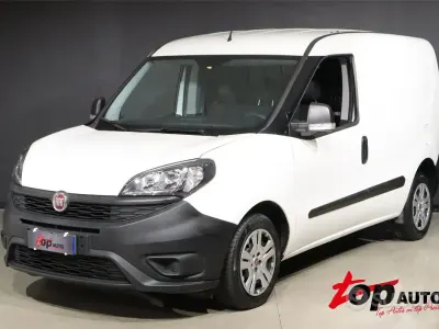 Usata Fiat Doblò 105 CV (77 kW) 2022 Bianco Monovolume