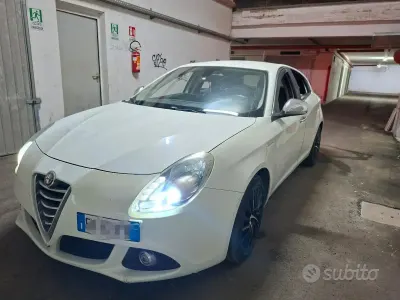 Usata Alfa Romeo Giulietta 105 CV (77 kW) 2014 Bianco Utilitaria
