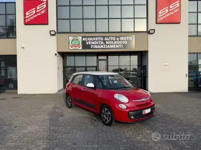 Begagnad Fiat 500L Lounge 120 HK (88 kW) 2017 Röd Minibuss